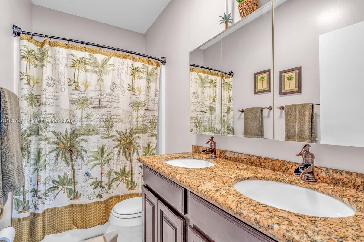 Bathroom, Dual Sink Vanities, Interior