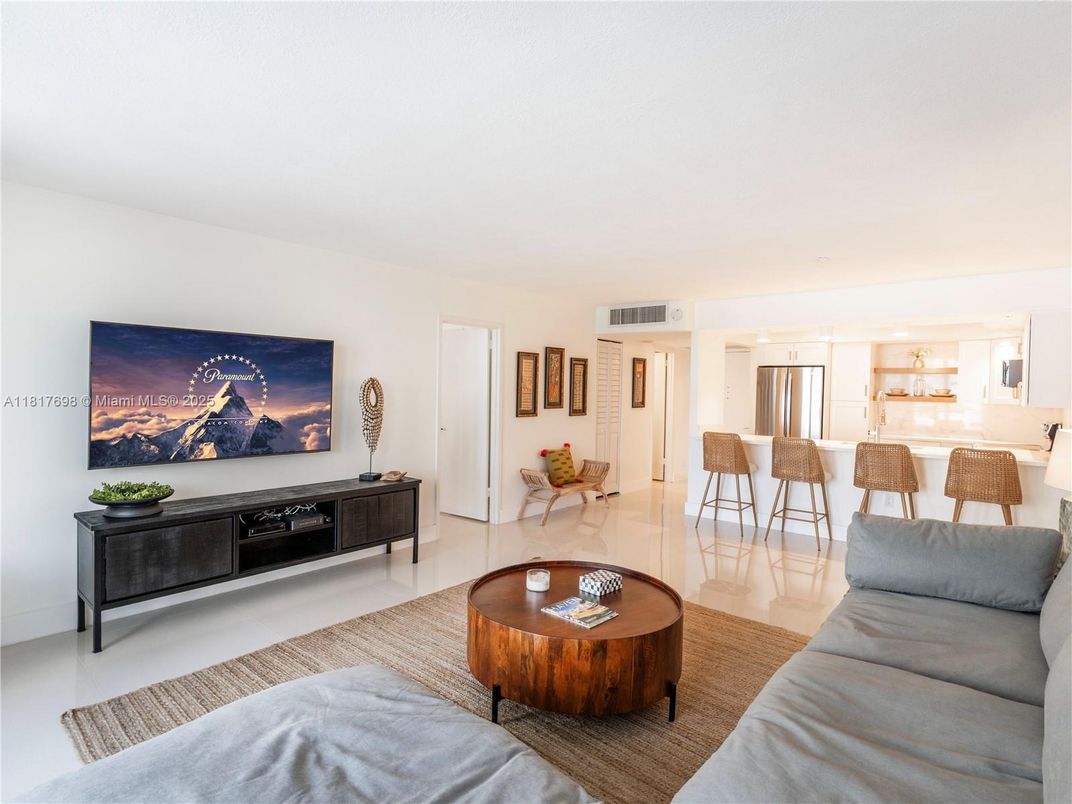 Interior, Kitchen, Living room, Stainless Steel Appliances