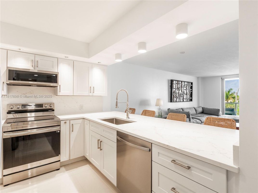 Interior, Kitchen, Living room, Stainless Steel Appliances