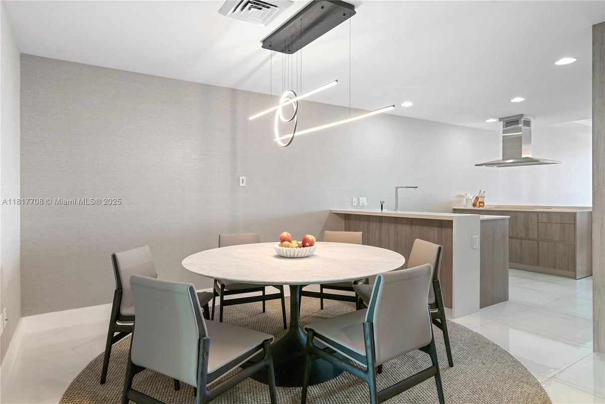 Dining room, Interior, Pendant Lights, Recessed Lighting