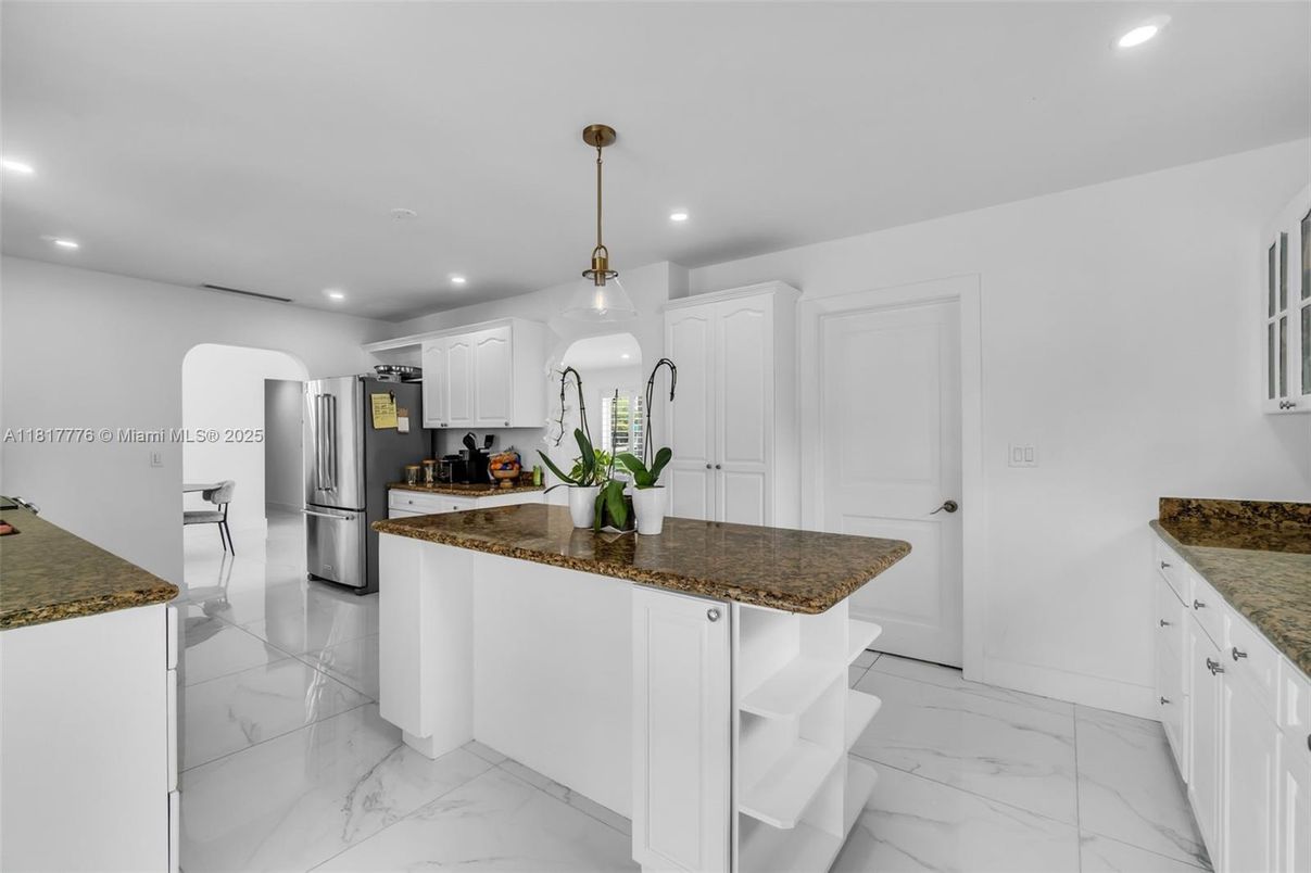 Interior, Kitchen, Marble, Pendant Lights, Recessed Lighting
