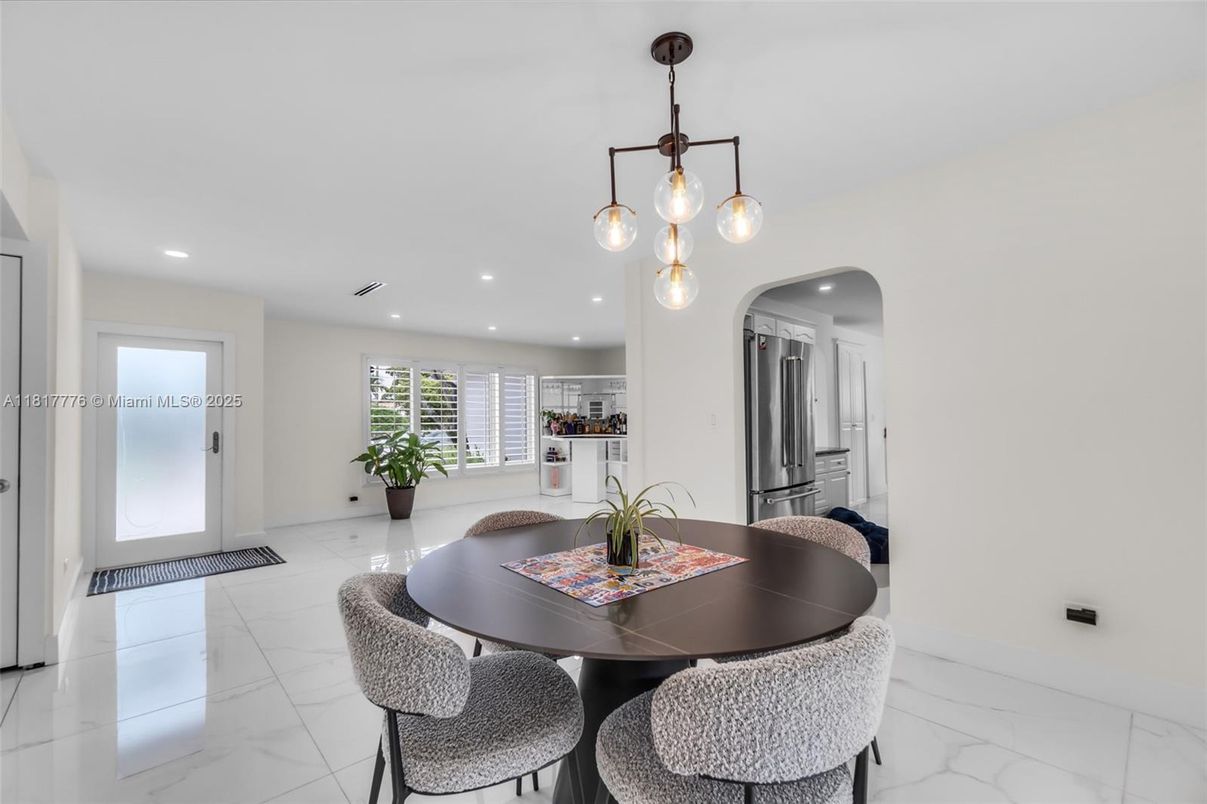 Dining room, Interior, Kitchen, Marble, Pendant Lights, Recessed Lighting