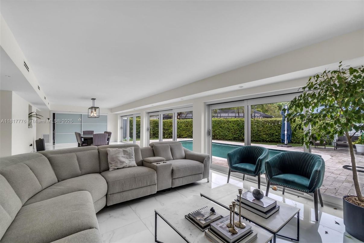 Dining room, Interior, Living room, Marble, Pendant Lights