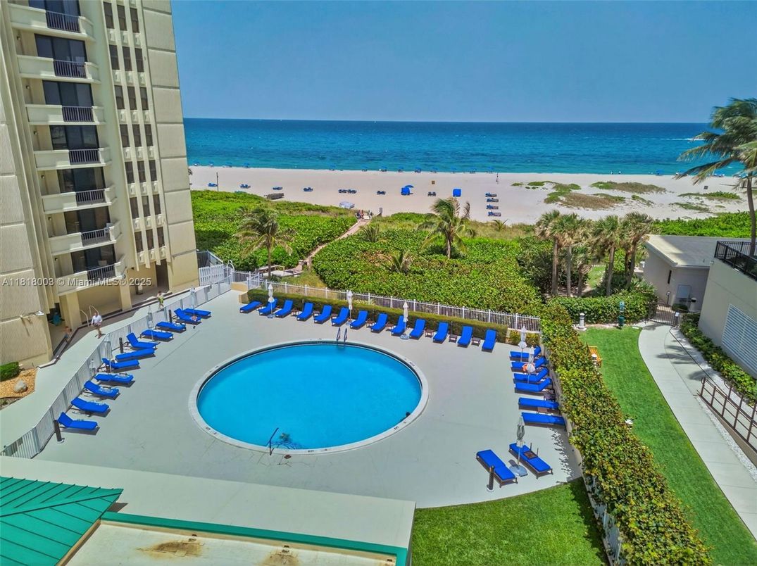 Exterior, Pool, Water