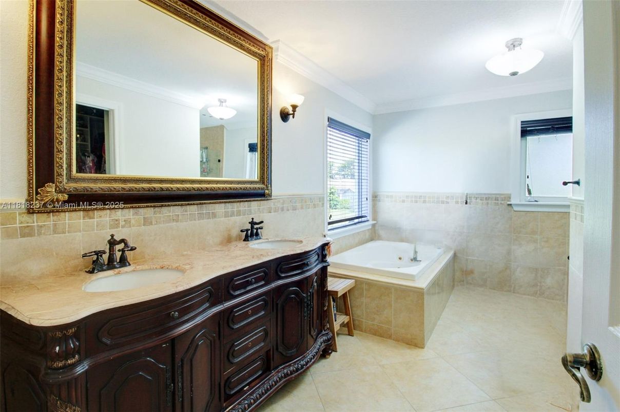 Bathroom, Dual Sink Vanities, Interior