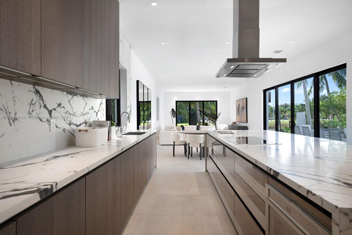 Dining room, Interior, Kitchen, Marble Walls, Recessed Lighting