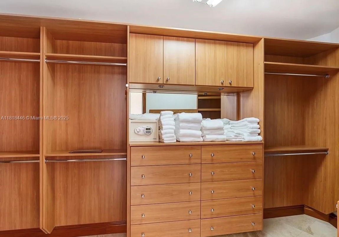 Interior, Walk-in Closets