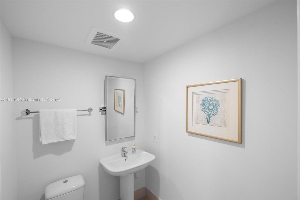 Bathroom, Interior, Recessed Lighting