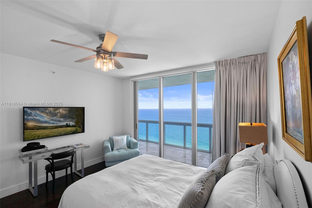 Bedroom, Interior, Water