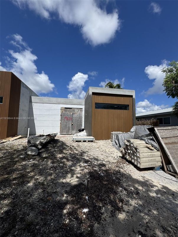 Backyard, Exterior