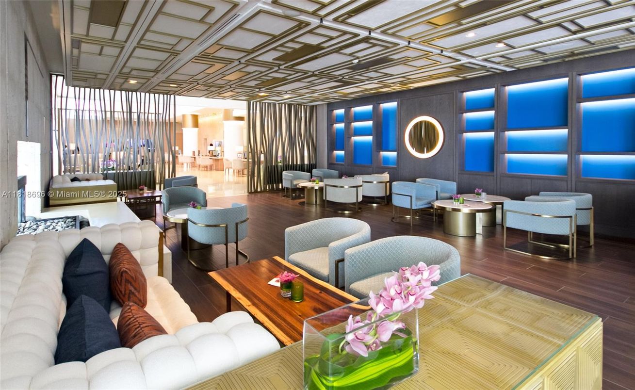 Interior, Living room, Recessed Lighting, Water, Wood Texture Flooring