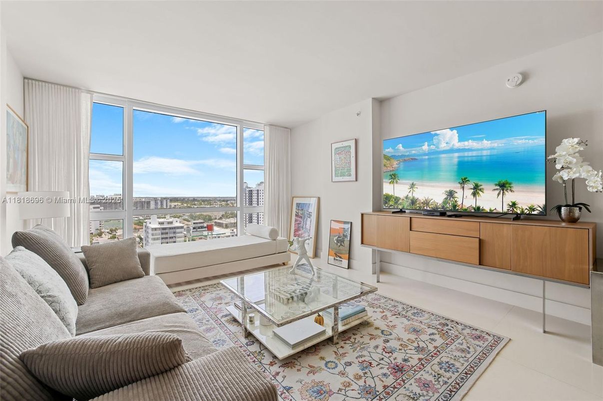 Interior, Living room, Water