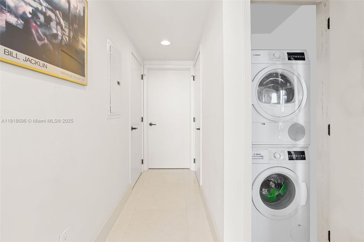Interior, Recessed Lighting, Utility Closets, Washer
