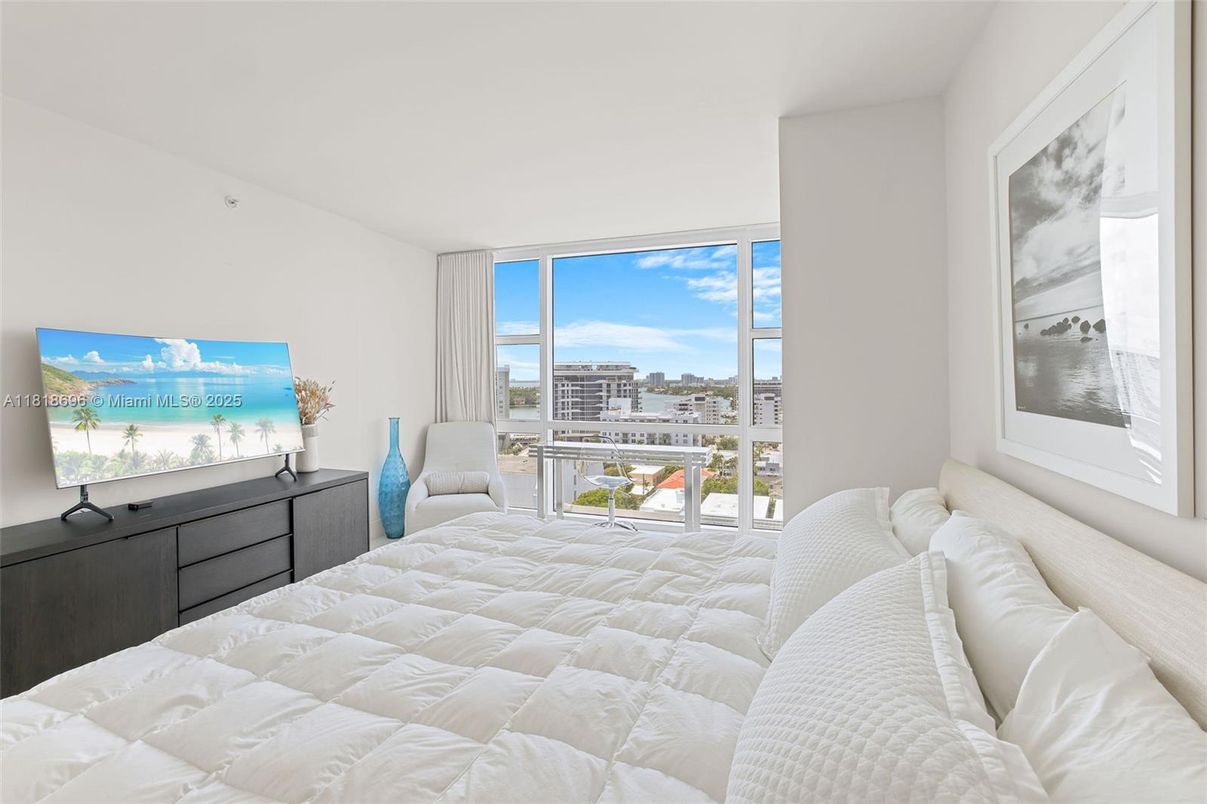 Bedroom, Interior, Water