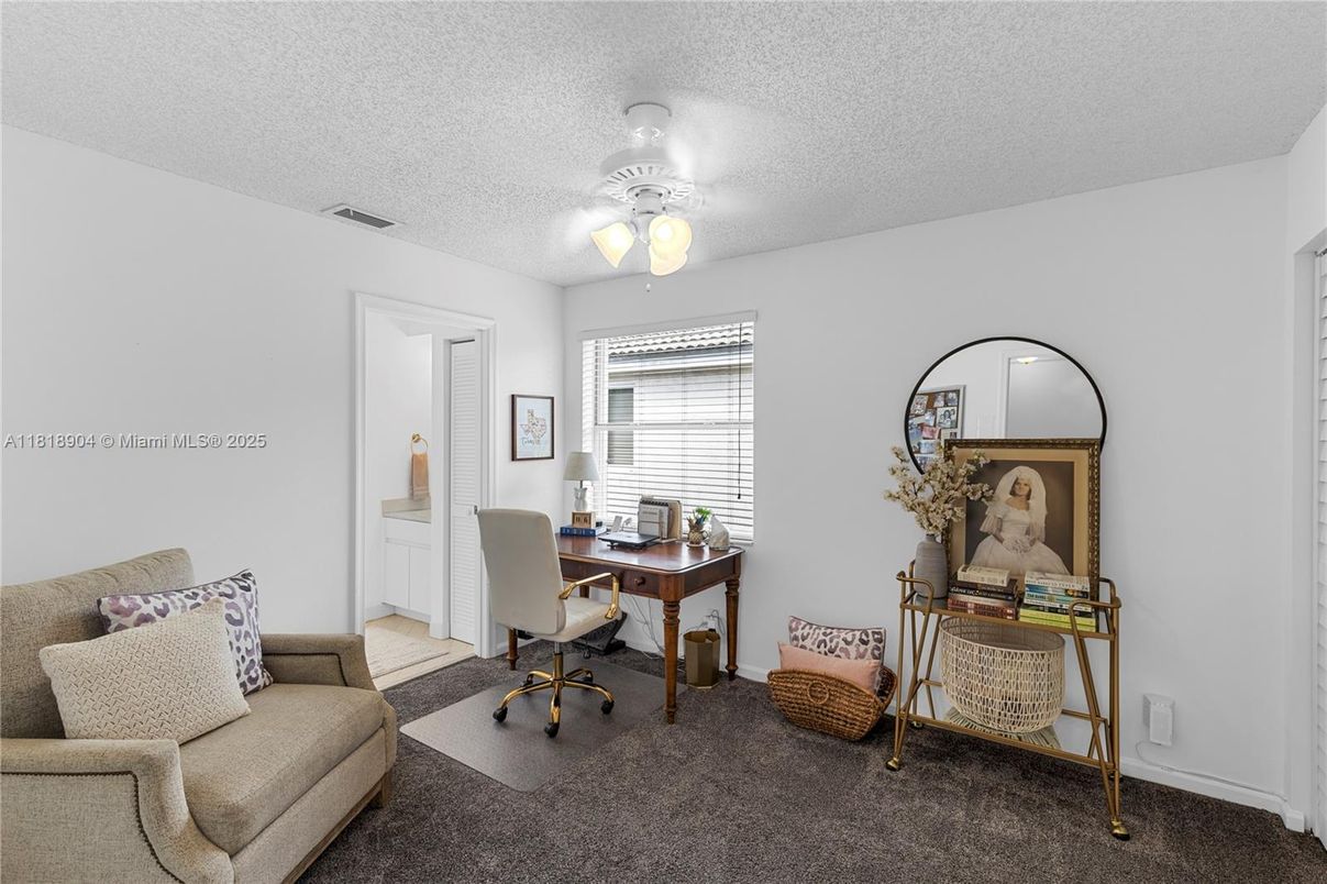 Home Office, Interior