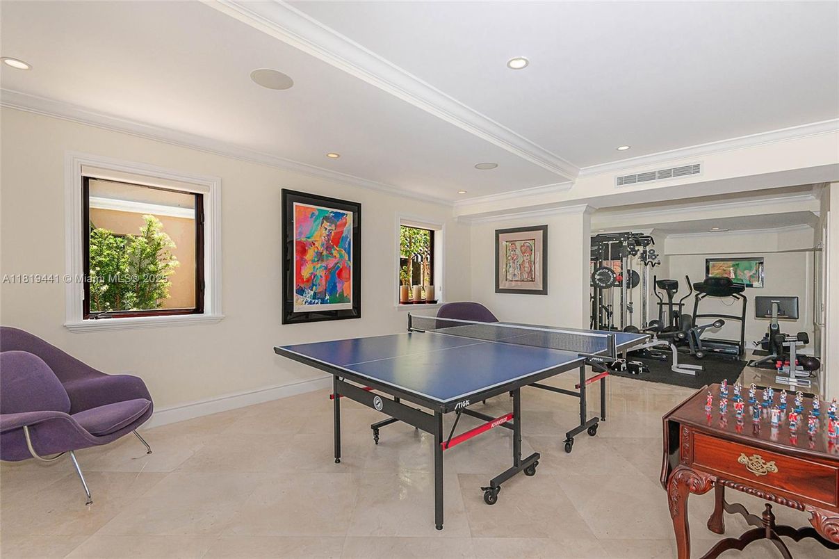 Game Room, Interior, Recessed Lighting