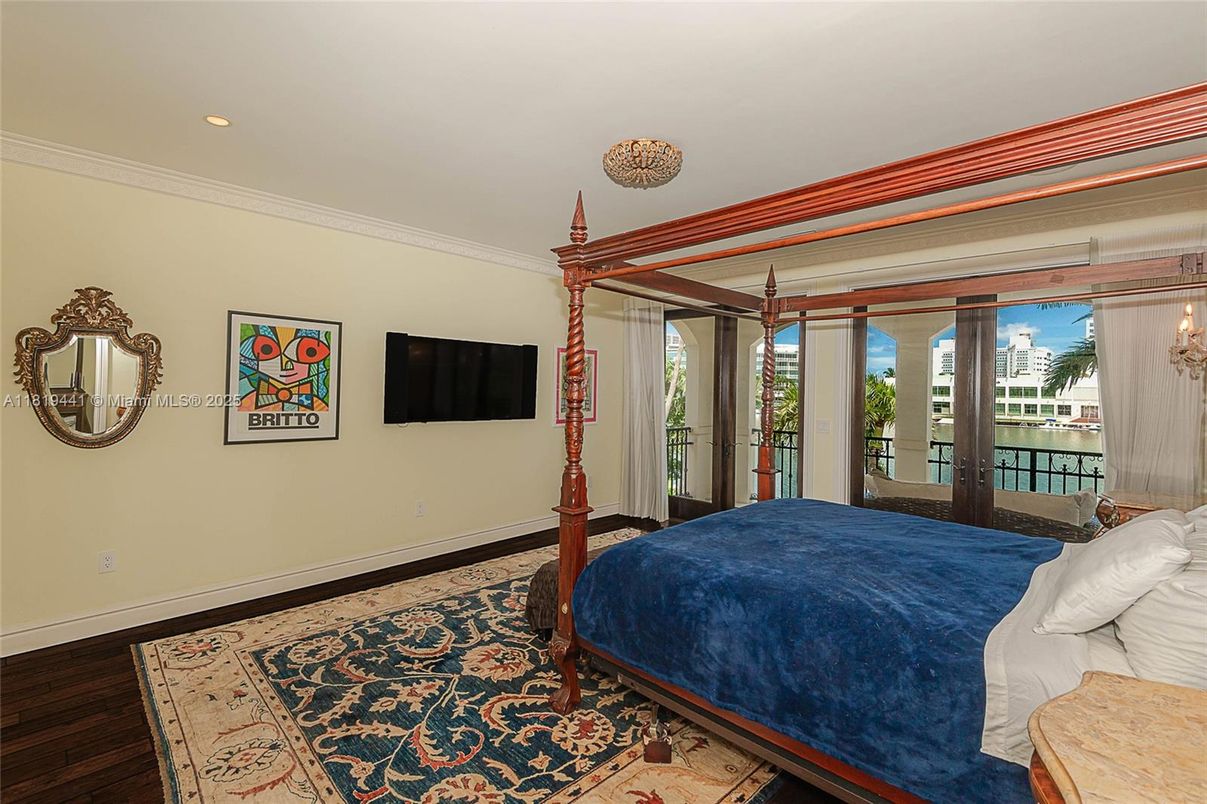 Bedroom, Interior, Recessed Lighting, Water, Wood Texture Flooring