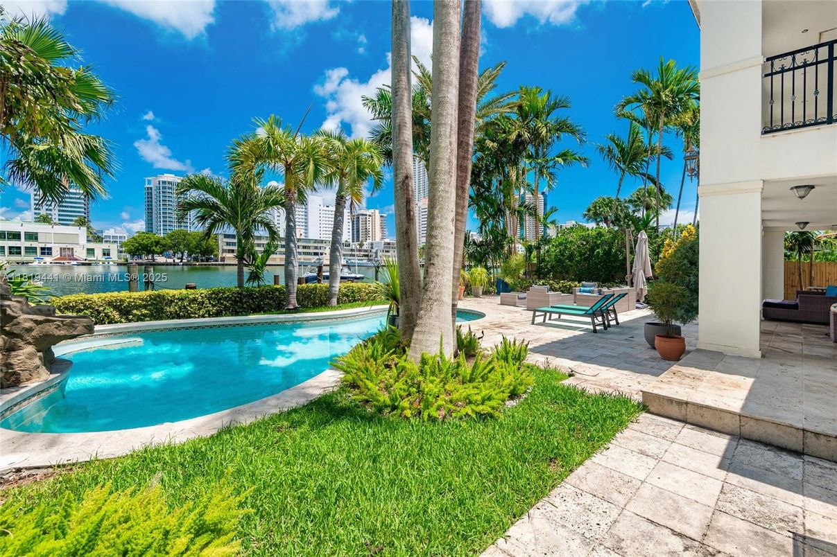 Exterior, Pool, Water