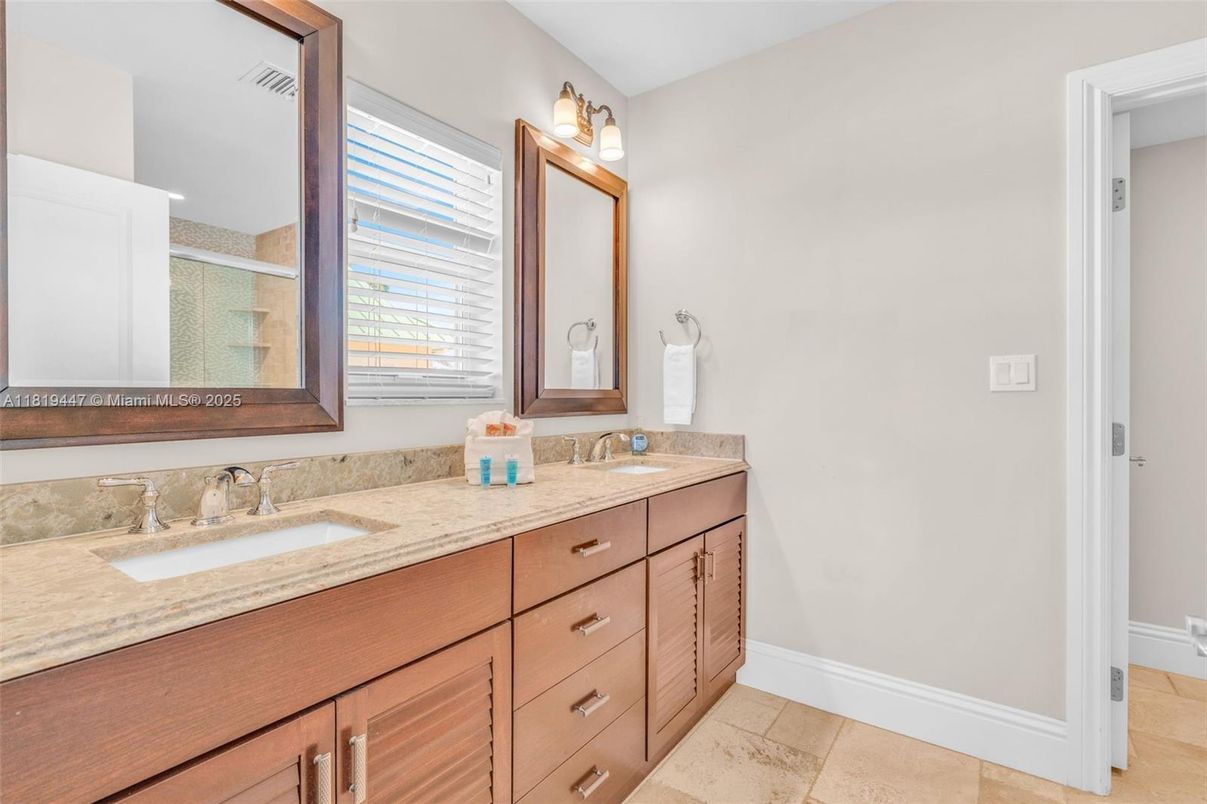 Bathroom, Dual Sink Vanities, Interior