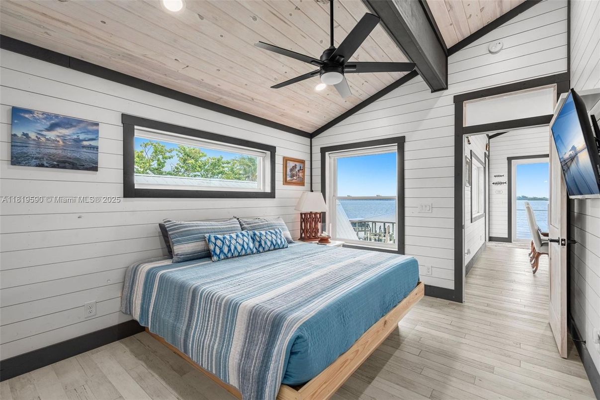 Bedroom, Interior, Water, Wooden Ceilings, Wood Texture Flooring