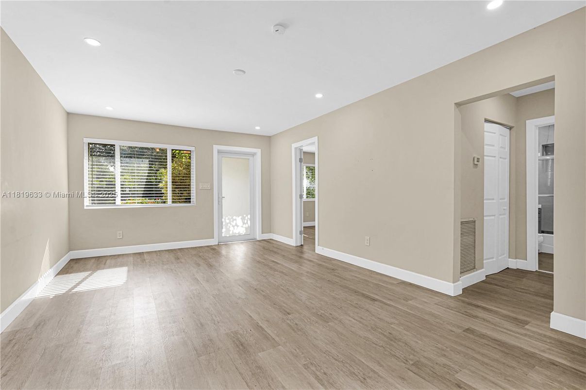 Empty room, Interior, Recessed Lighting, Wood Texture Flooring