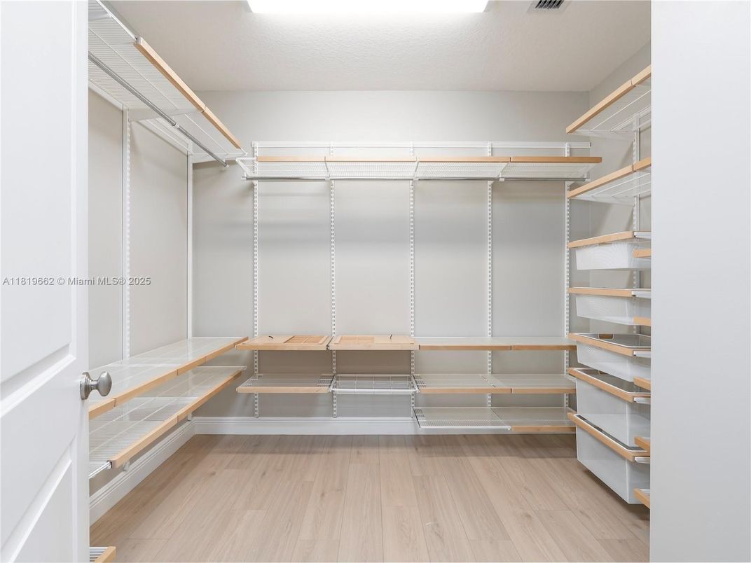 Interior, Walk-in Closets, Wood Texture Flooring