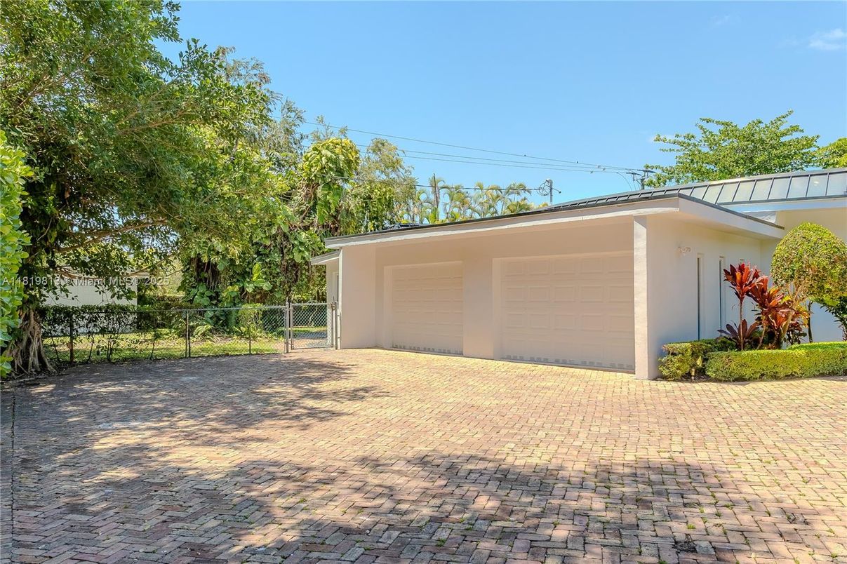 Detached Garage, Exterior