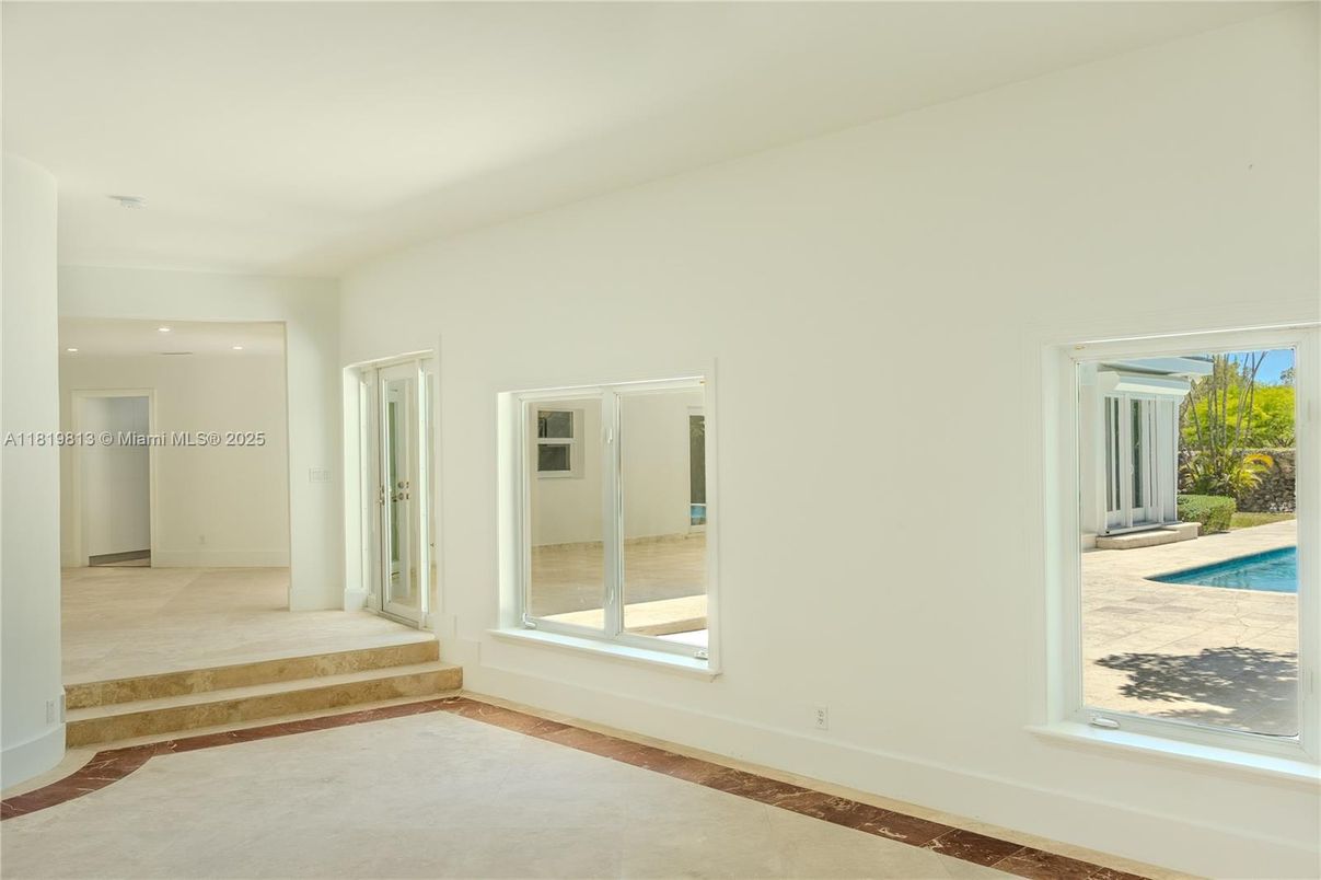 Empty room, Interior, Recessed Lighting
