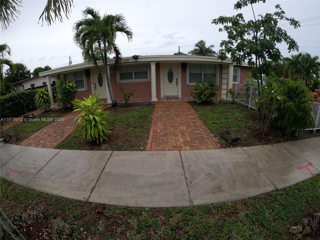 Backyard, Exterior, Facade, Ranch