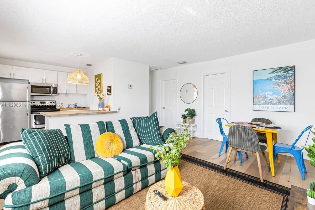 Dining room, Interior, Kitchen, Living room, Pendant Lights, Stainless Steel Appliances