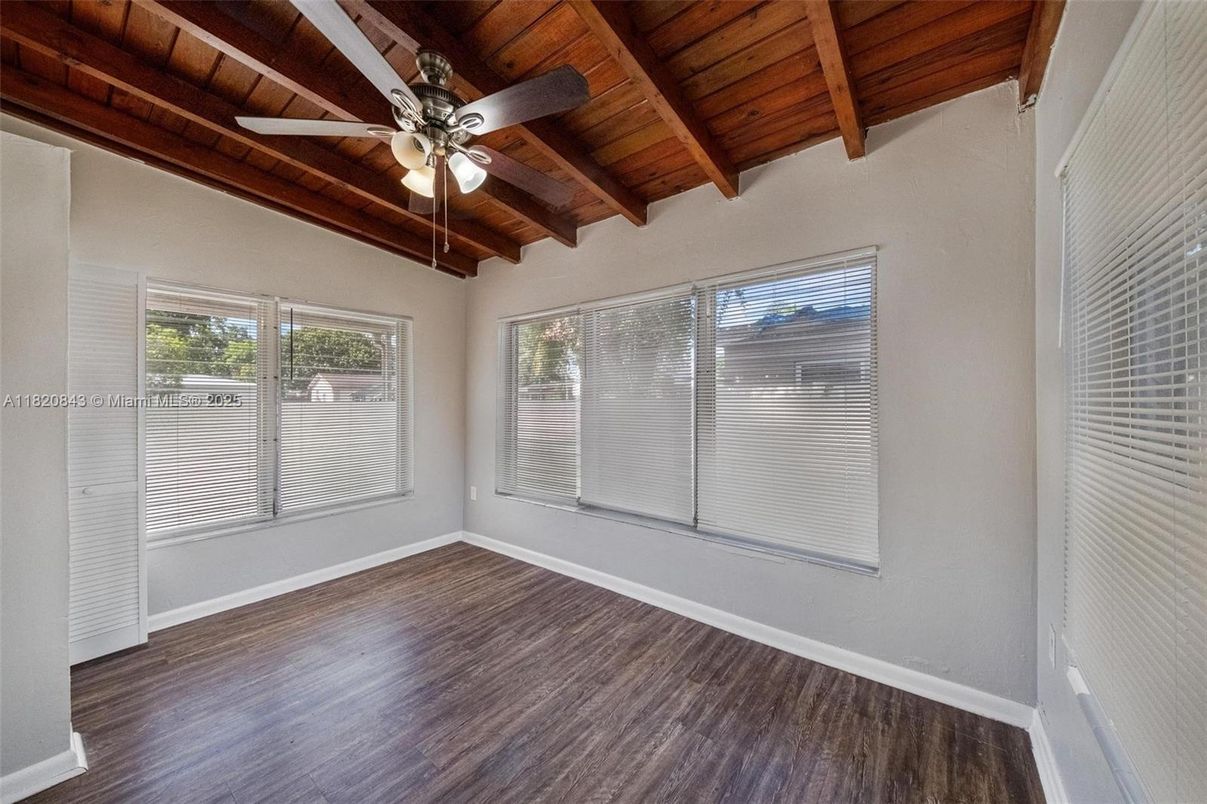 Empty room, Interior, Wooden Beams, Wooden Ceilings, Wood Texture Flooring