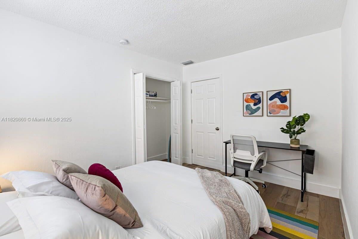 Bedroom, Home Office, Interior, Wood Texture Flooring