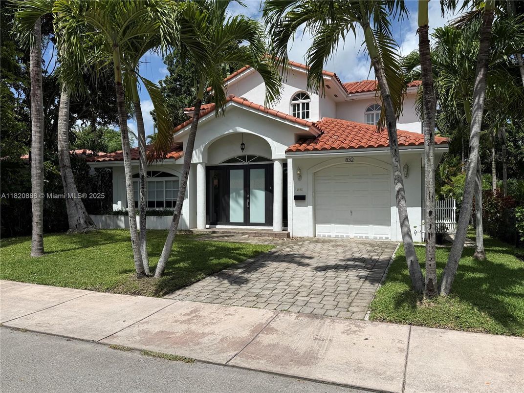 Attached, Exterior, Facade, Spanish Mediterranean