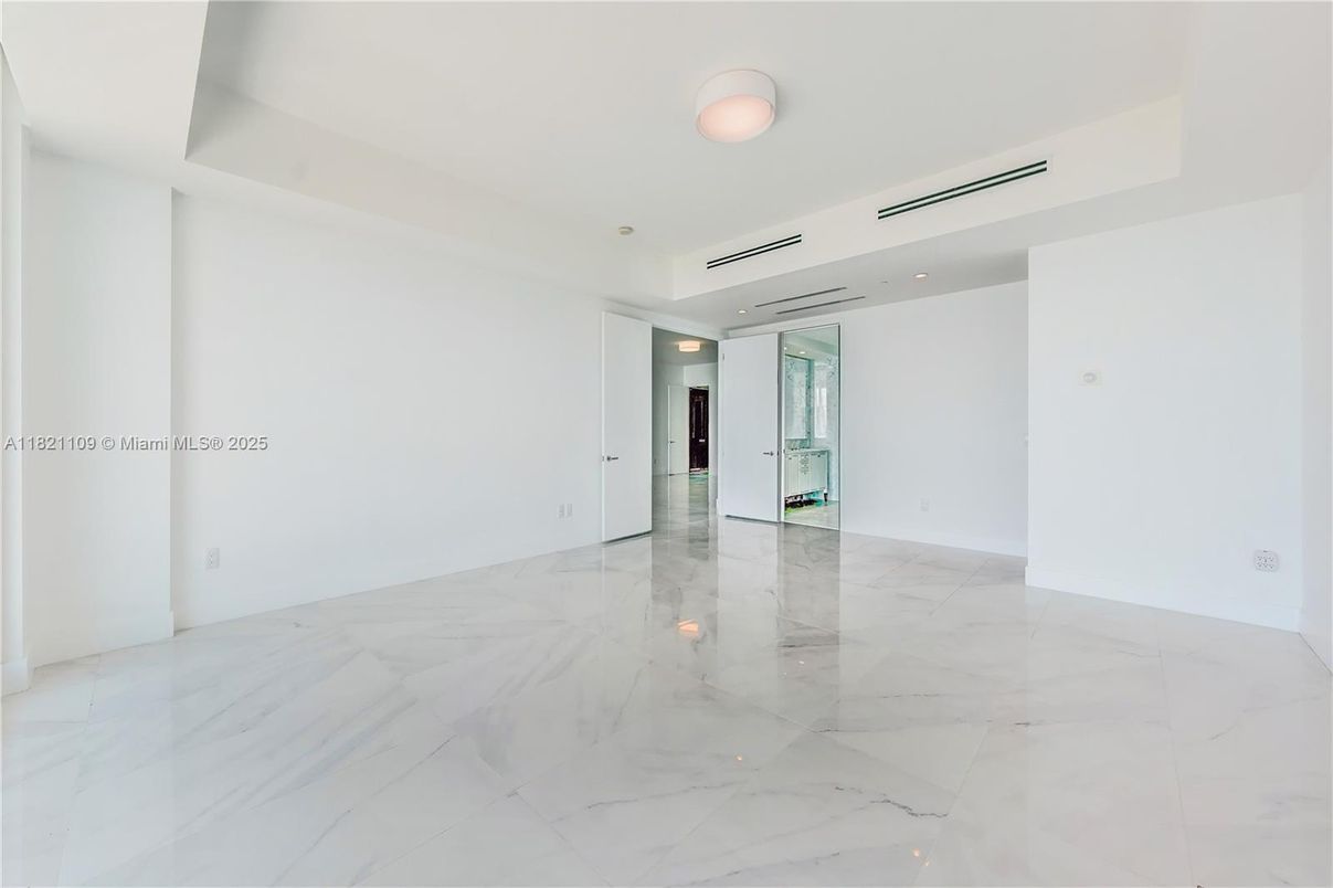 Empty room, Interior, Marble, Recessed Lighting