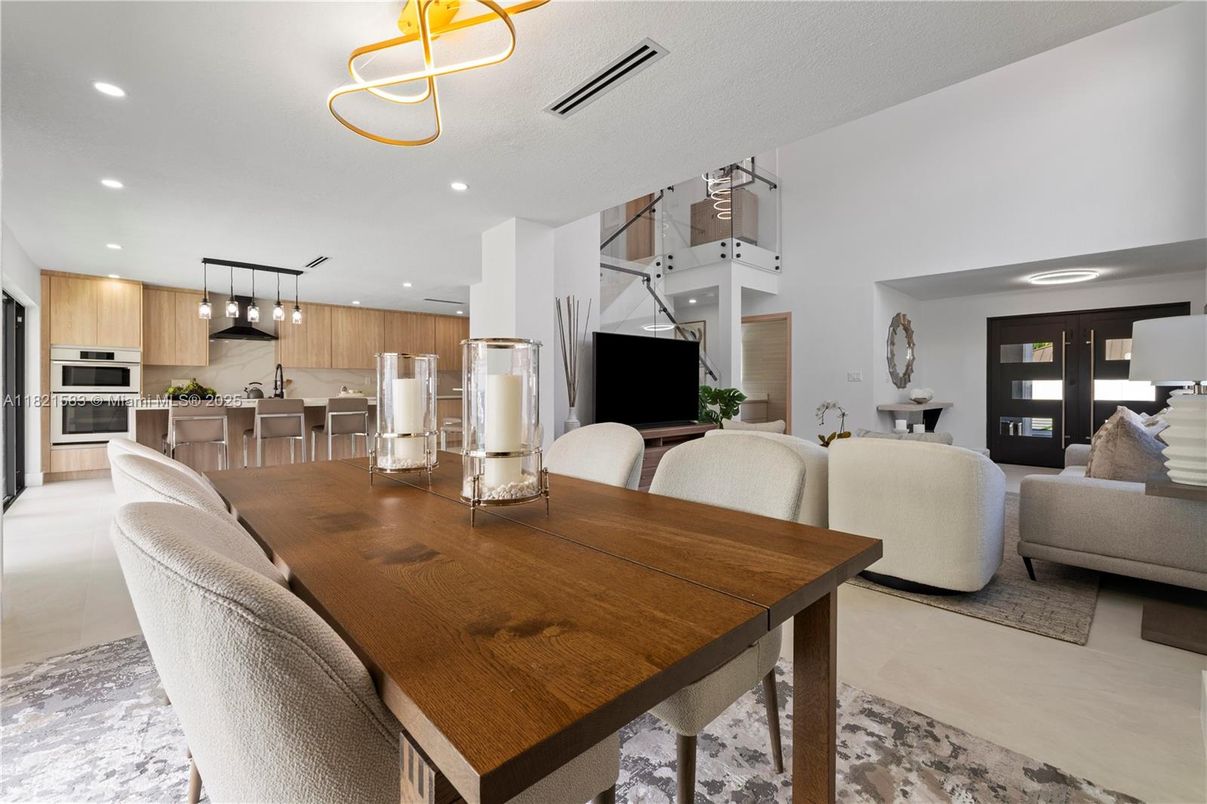 Dining room, Interior, Kitchen, Living room, Pendant Lights, Recessed Lighting, Stainless Steel Appliances