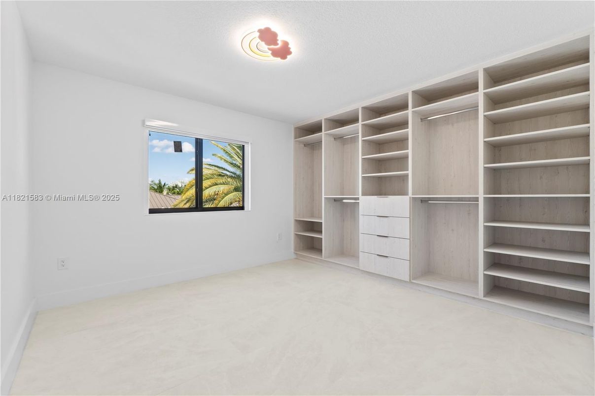 Interior, Walk-in Closets