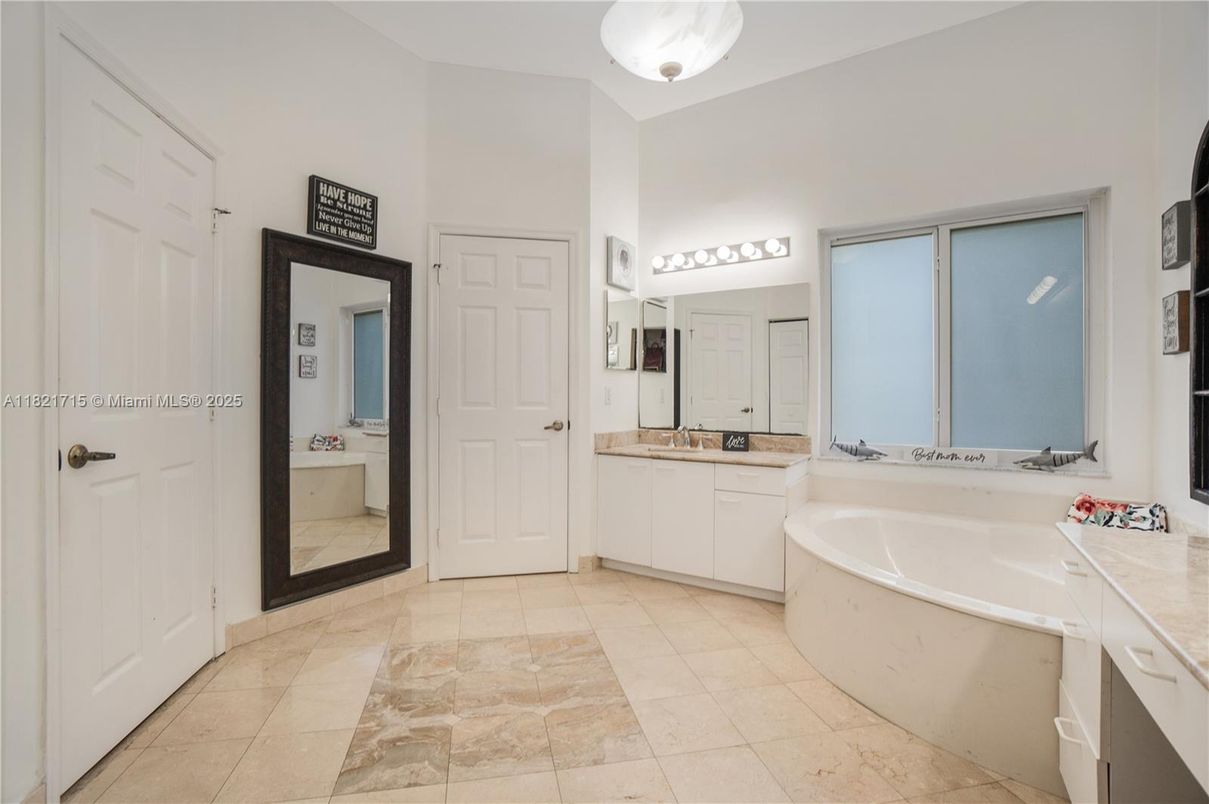 Bathroom, Dual Sink Vanities, Interior