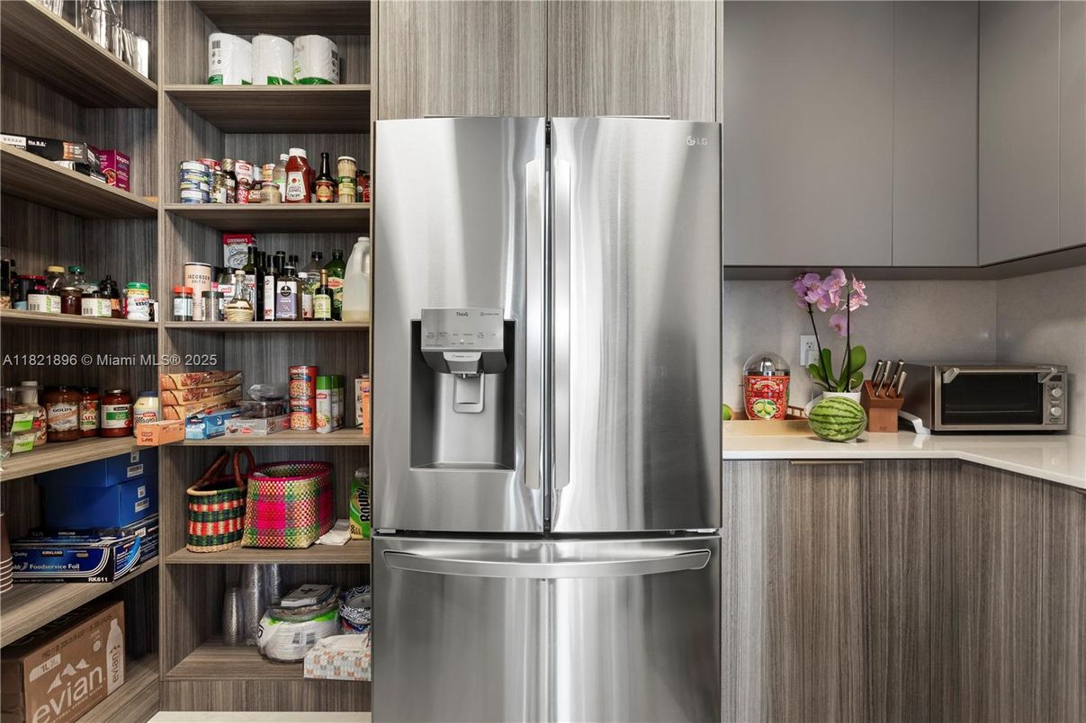 Interior, Stainless Steel Appliances