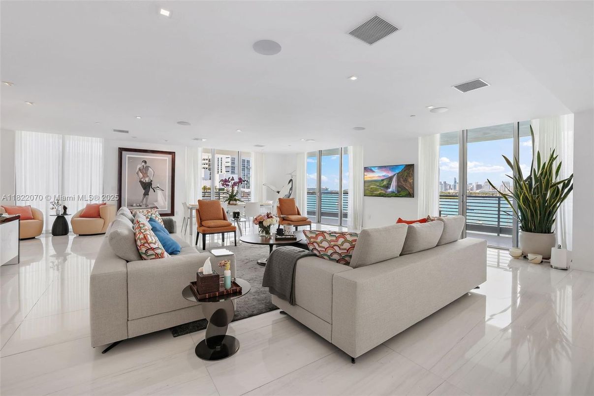 Interior, Living room, Recessed Lighting, Water