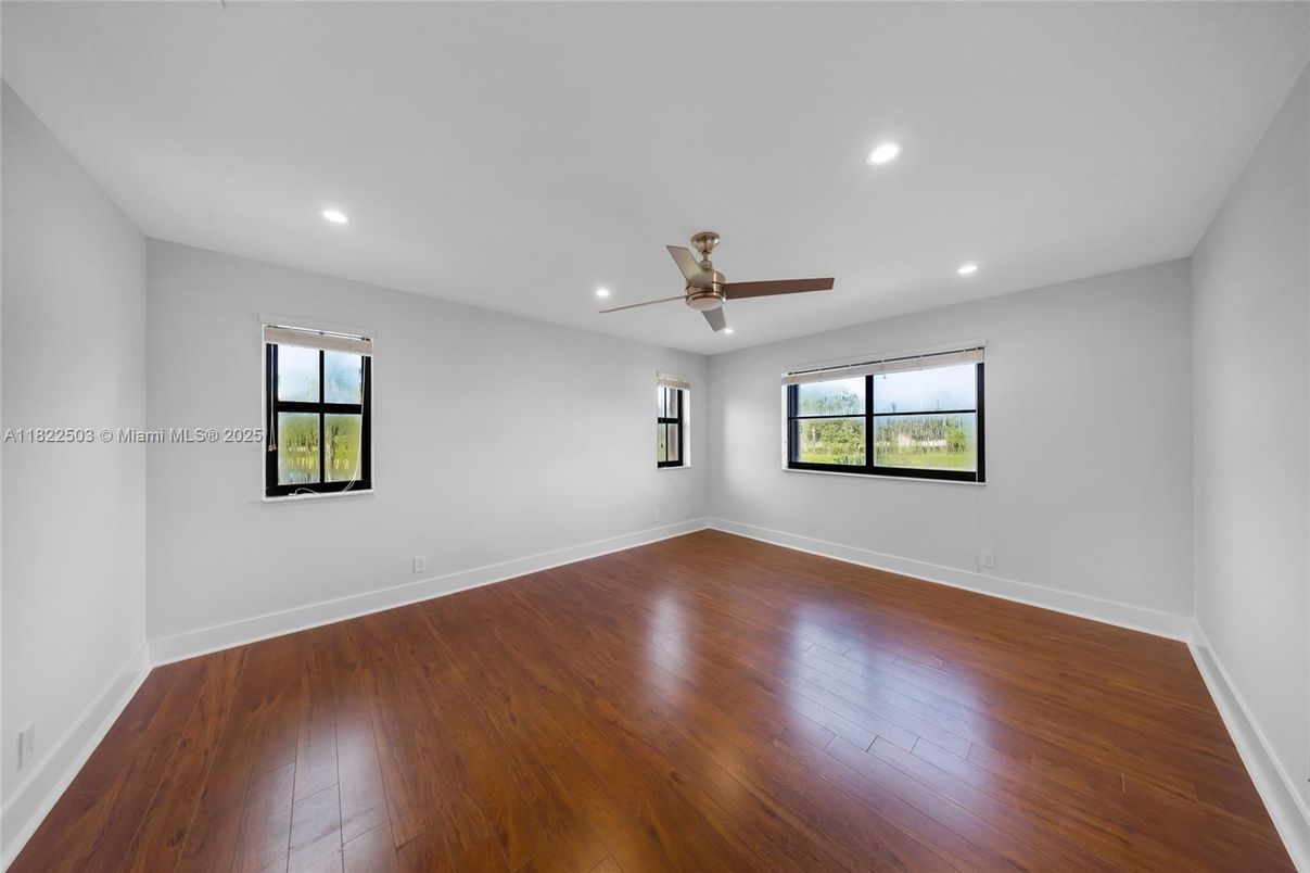 Empty room, Interior, Recessed Lighting, Wood Texture Flooring