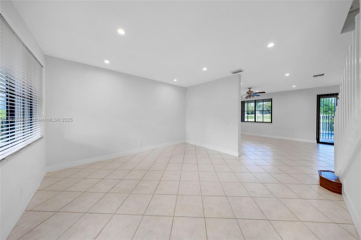 Empty room, Interior, Recessed Lighting
