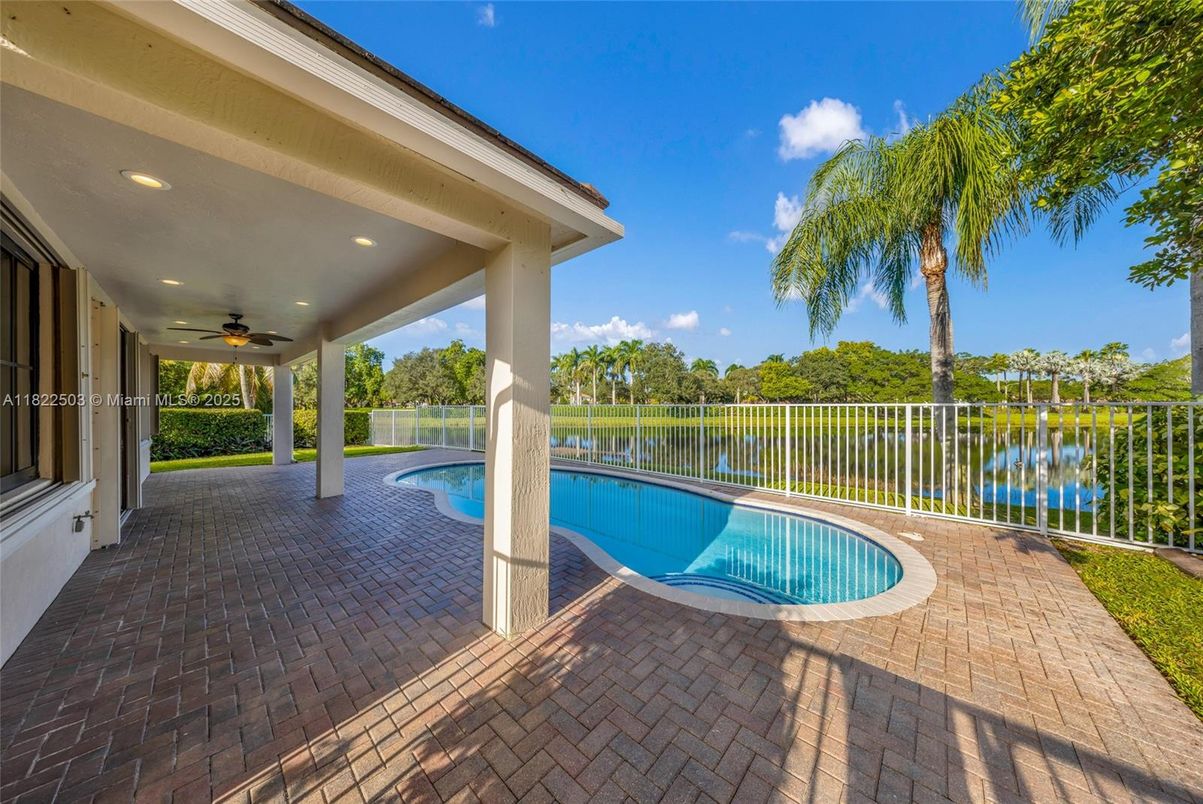 Exterior, Pool, Water