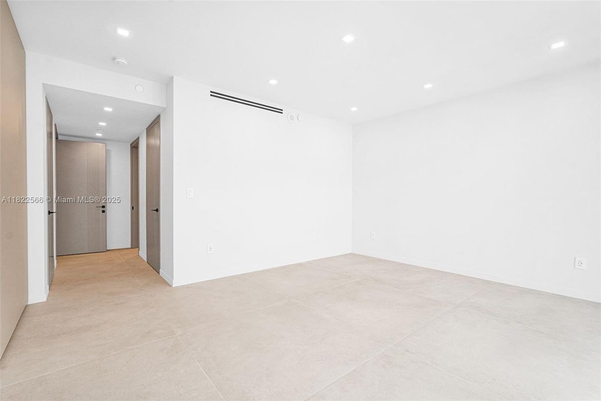 Empty room, Interior, Recessed Lighting