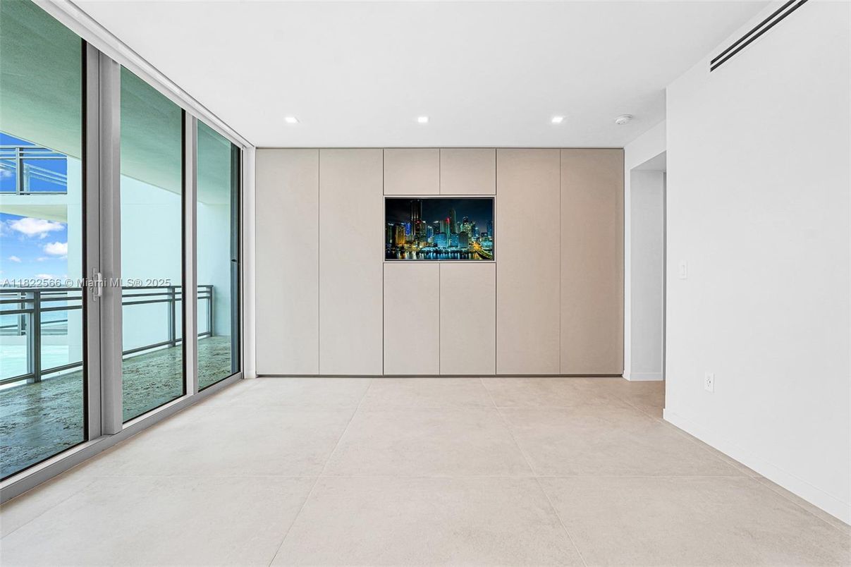 Empty room, Interior, Recessed Lighting, Water