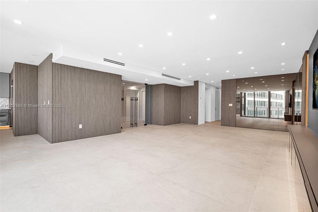 Empty room, Interior, Recessed Lighting
