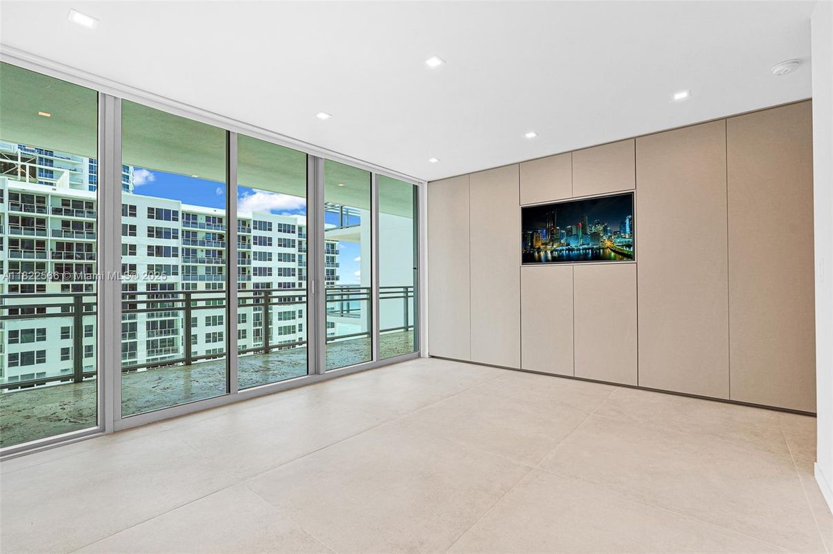 Empty room, Interior, Recessed Lighting