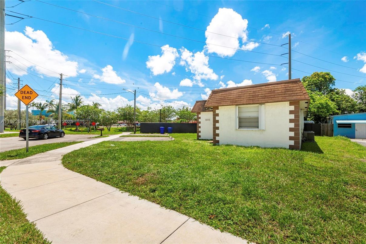 Backyard, Exterior