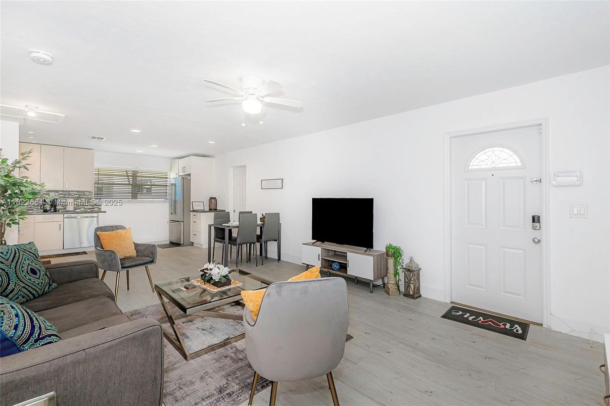 Dining room, Interior, Living room, Recessed Lighting, Wood Texture Flooring