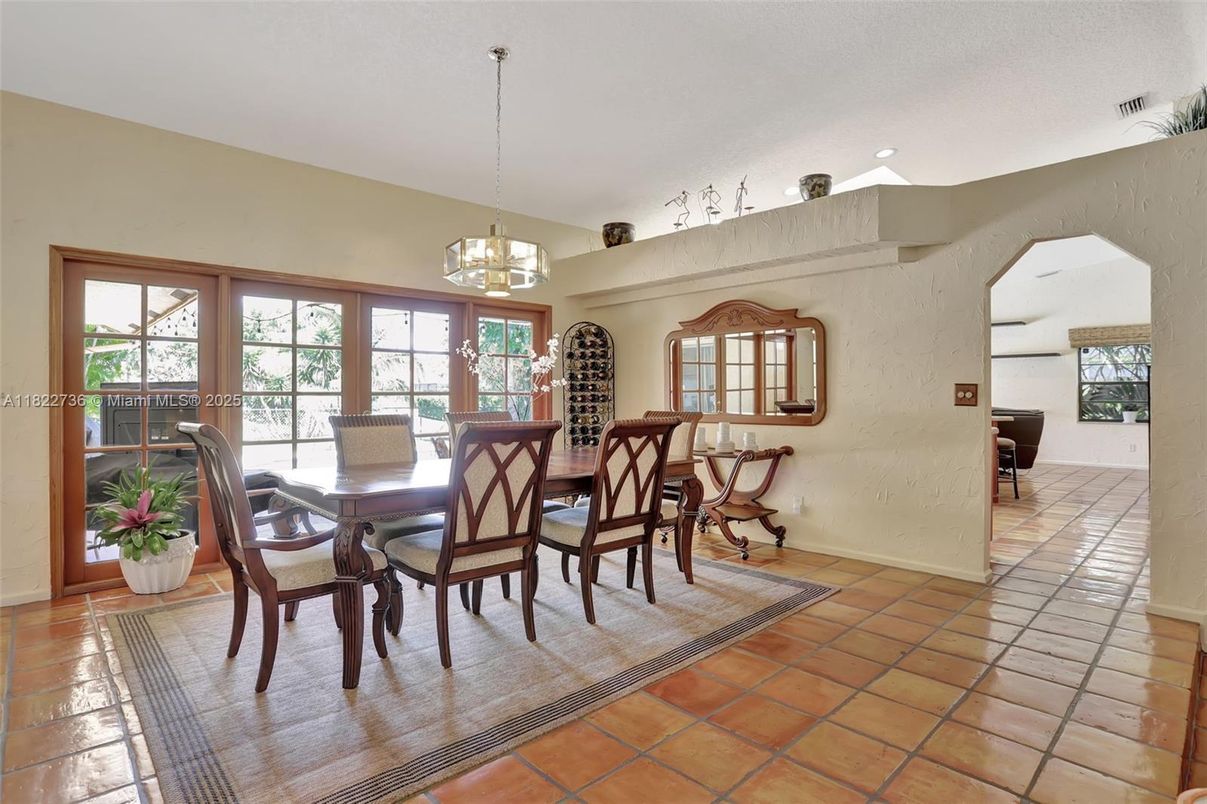 Chandelier, Dining room, Interior, Pendant Lights