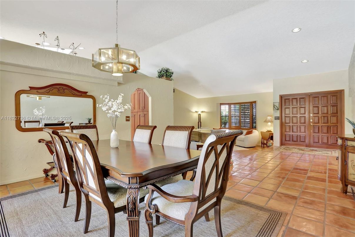 Dining room, Interior, Pendant Lights, Recessed Lighting